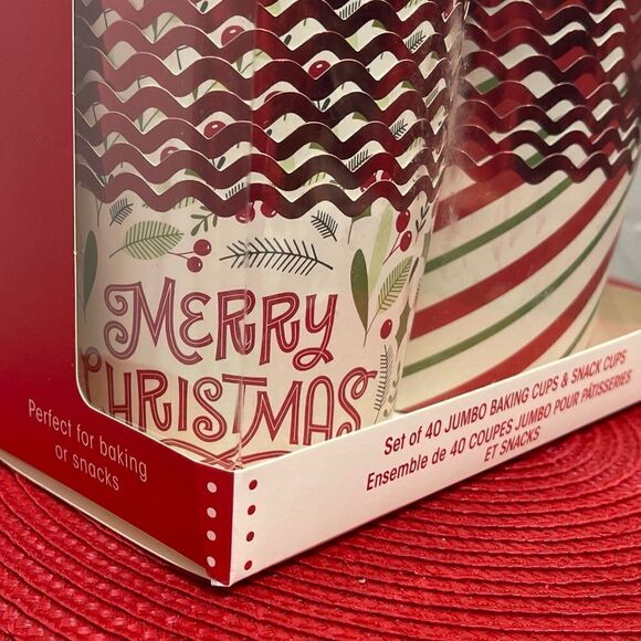 Baking Cups Red and Green Christmas 40 Jumbo Pieces NWT - Picture 5 of 9
